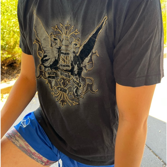 NEW DKNY JEANS MEN CITY RUSH GOLD THREAD T SHIRT STATUE ANGEL WINGS METALLIC GUY - Picture 9 of 16